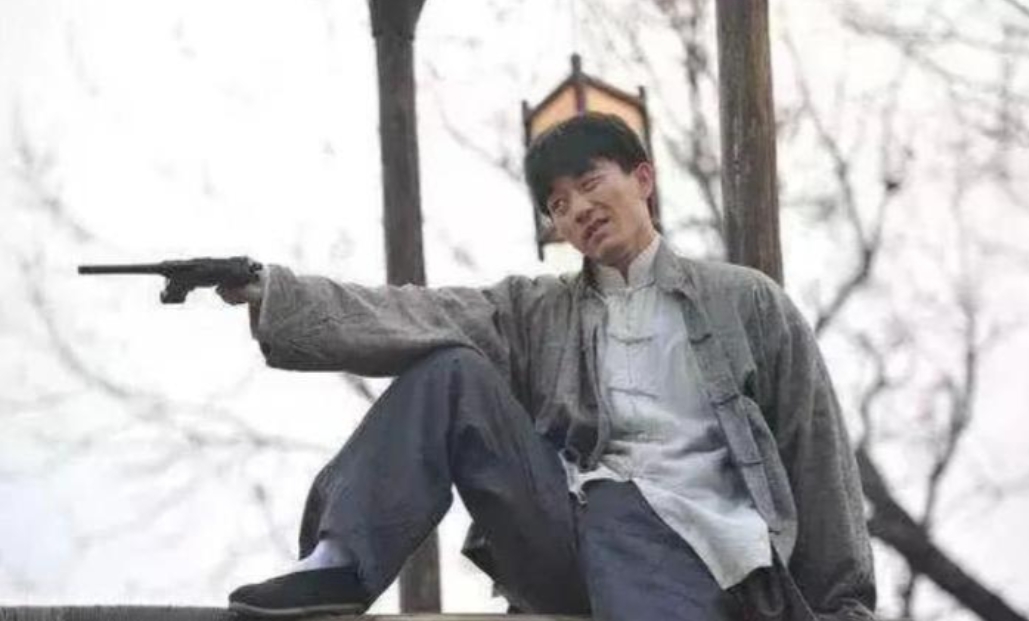 侠盗恶棍燕子李三，双重人生揭秘，大腿藏秘密！