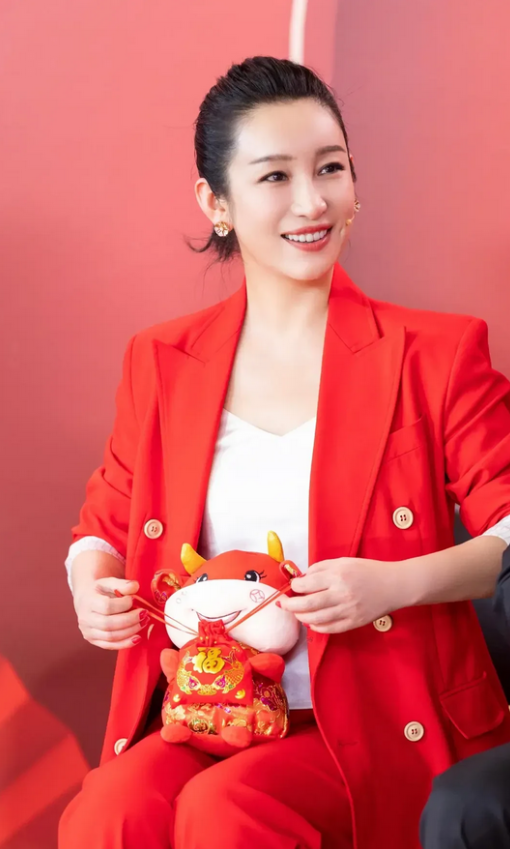 一次，刘涛问秦海璐:“王新军是你最爱的人吗？”秦海璐点头:“是。”刘涛又问:“那