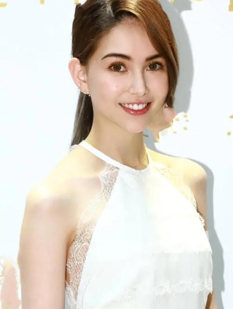 昆凌：周杰伦背后的女人，22岁步入婚姻