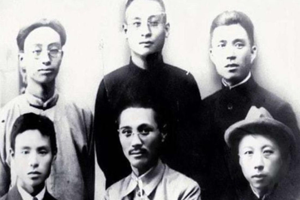 1937年5月，指挥刺杀大汉奸汪精卫的英雄华克之历经千难万险，抵达了革命圣地延安