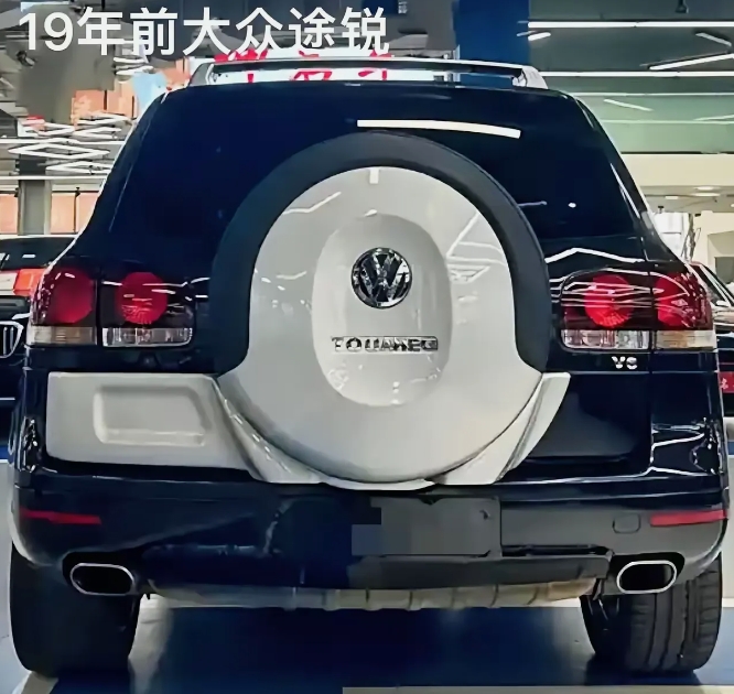 背着书包的大众途锐，是大众SUV中的外观封神之作。
但现在的大众途锐，却没有以前