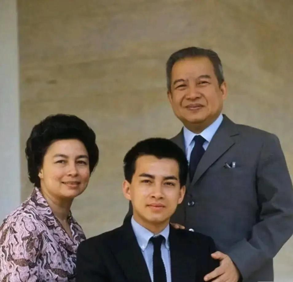 友谊不可靠，利益才是关键！！
        柬埔寨亲王这几天在东方大国某东方大