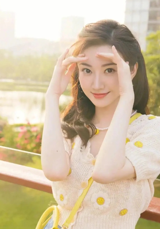 曾经的娱乐圈女神景甜，她的故事和背后老板