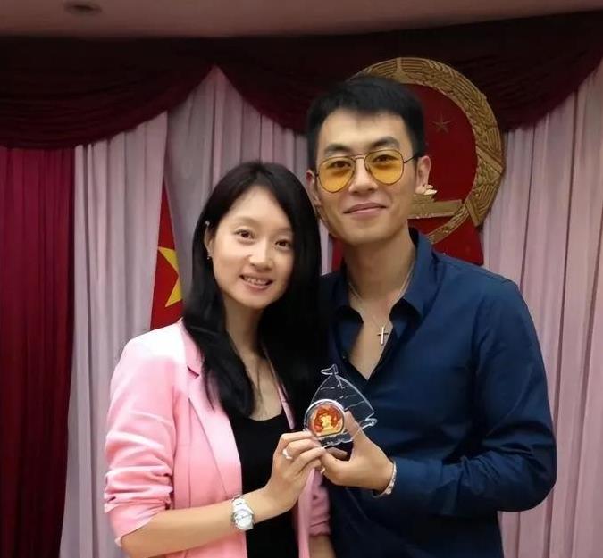 朱亚文，曾被视为好男人的演员，被曝离婚并传出多段感情过往，但最终被证实未离婚。