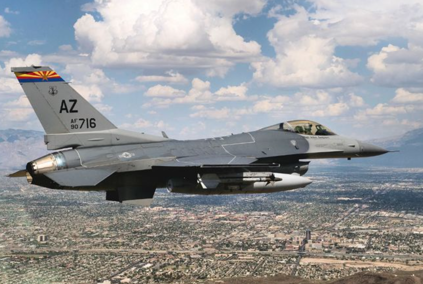F16不敢跨过中部。俄罗斯电子侦测部门称，这几天乌军的F16活动比较频繁，最多有