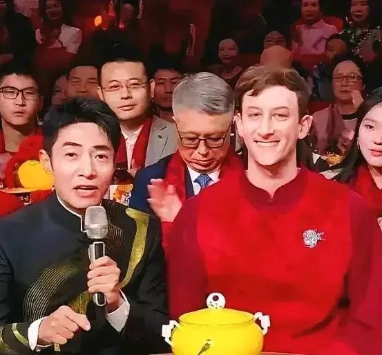“你是14亿中国人的好朋友！”春晚上撒贝宁对美国小伙埃文.凯尔说。这个平平无奇的