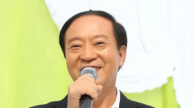 75岁牛群近况曝光，裸捐之后晚年凄苦，妻离子散，和父母相依为命
