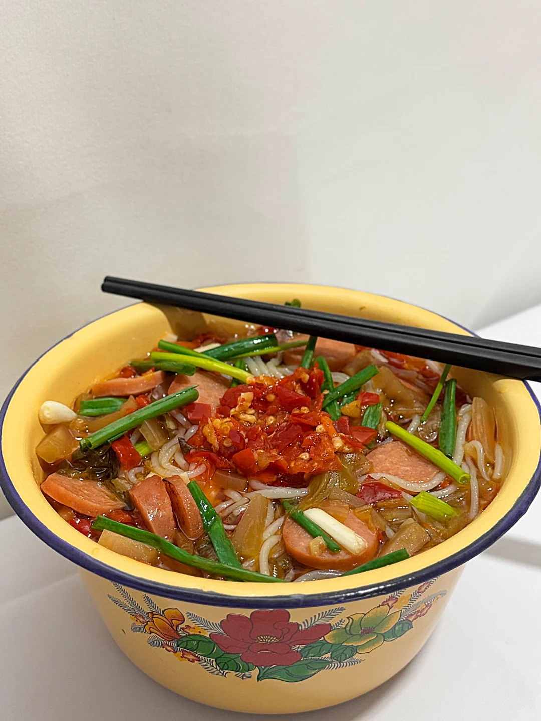 今天吃什么|在家做饭🍳烤肠剁椒米线（附做法