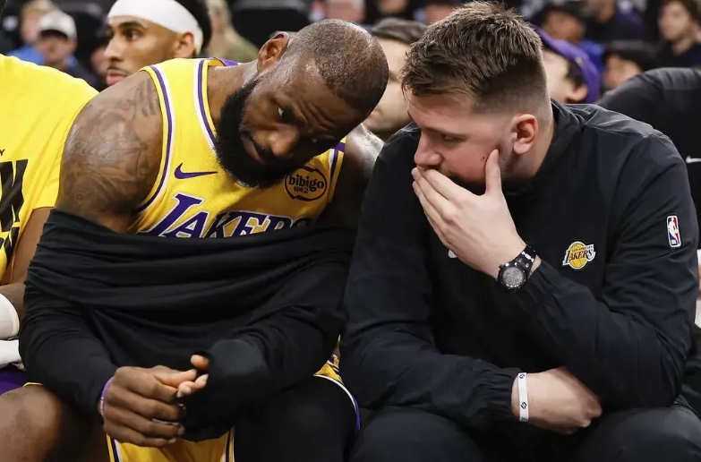 如果詹姆斯和东契奇最后夺冠NBA总冠军！
那詹姆斯将创造一个记录，与所有巨星搭配