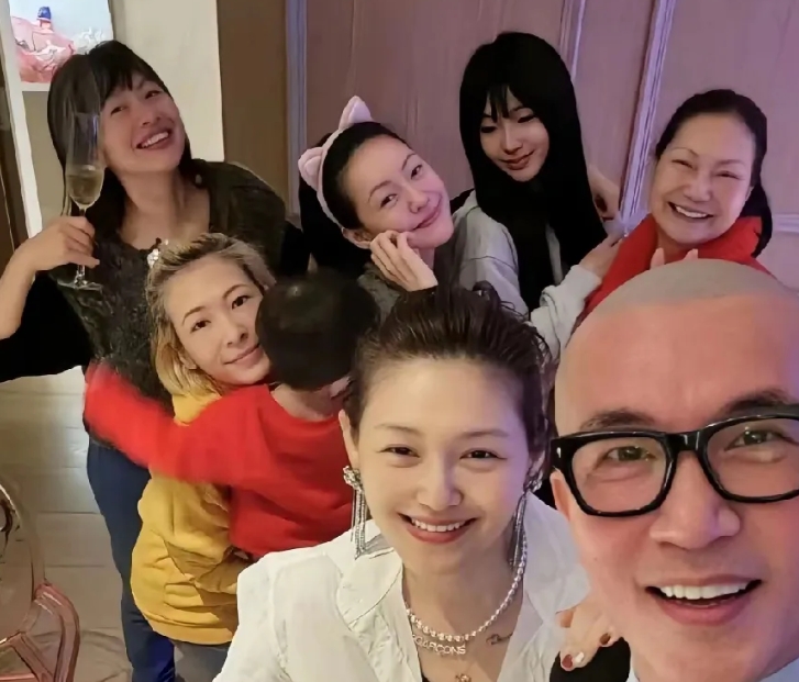 大S突然走了，真让人难受。想想她和具俊晔结婚这事，当时好多人不理解，现在看，那是