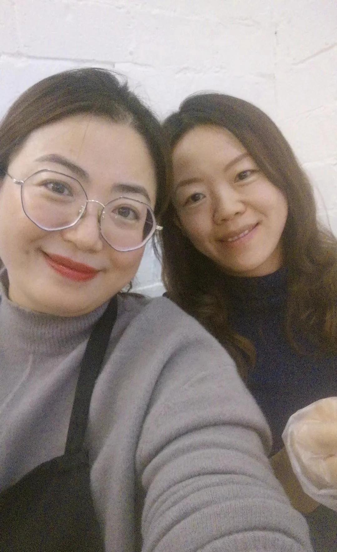 天啦噜！两个“黄金剩女”周末竟然凑到一起了！说出来你可能不信，其中一个还是年薪五