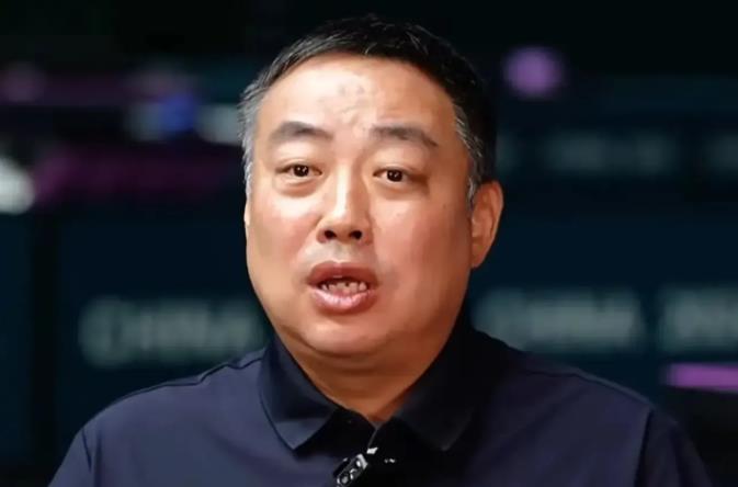 刘国梁发愁了！一边是世乒联主席，一边是自己的弟子！
12月30日，世乒联主席彼得