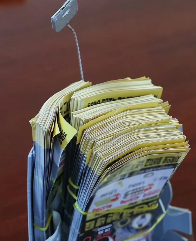 韩国人闲的没事干一个劲挑衅朝鲜，一个月派无人机去平壤扔了三回传单，直接把金正恩整
