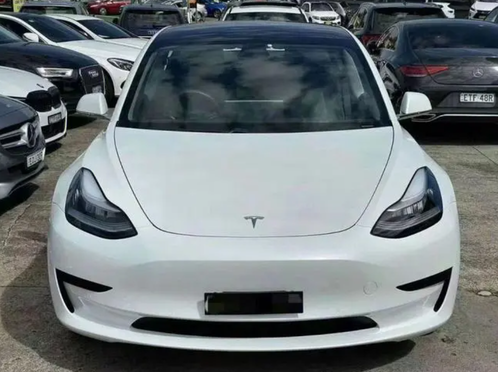 2021年，Model 3全球销量，57.2万辆，在中国的销量为，15万台，占比