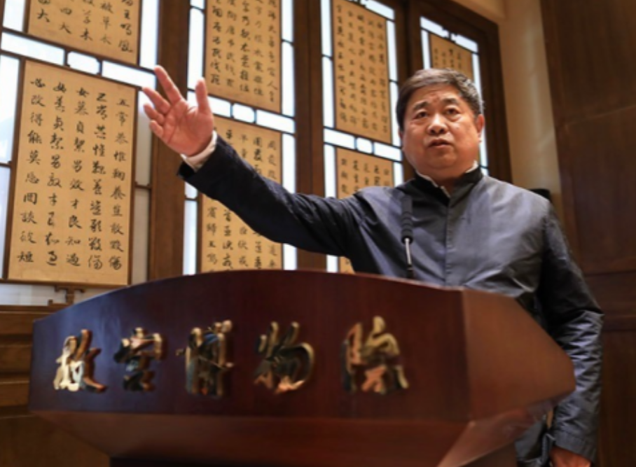 “故宫缺钱，不是一时缺钱，而是永远都缺钱！”主持人询问故宫院长“故宫每年门票收益