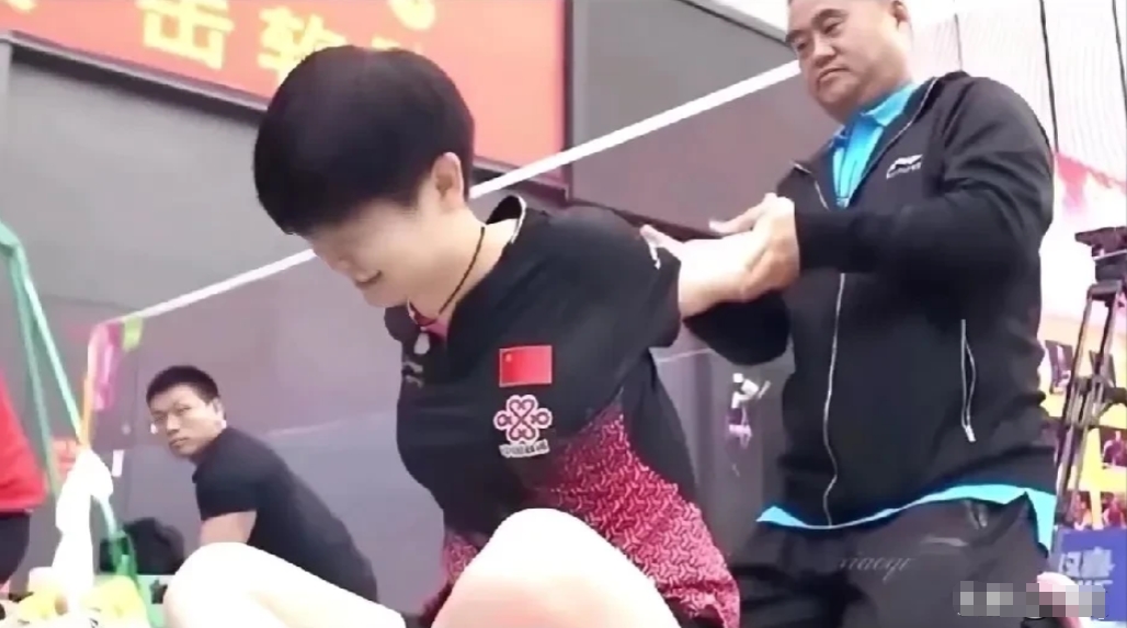莎莎，深夜看到视频，看你胳膊被拉在后面呲牙咧嘴的就知道你很疼很疼[可怜]但是不得