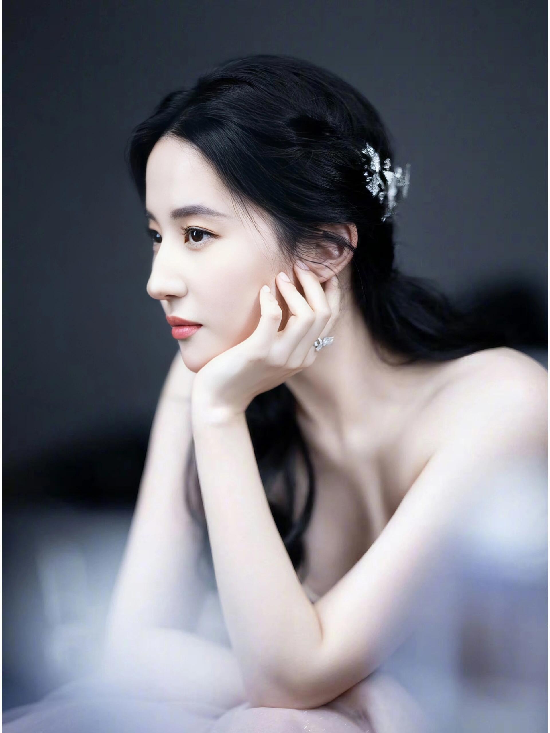 刘亦菲的成长经历