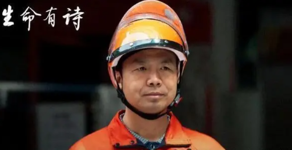 2017年，湖南外卖小哥击败北大硕士，拿下诗词大会冠军，而如今的他过得怎么样？