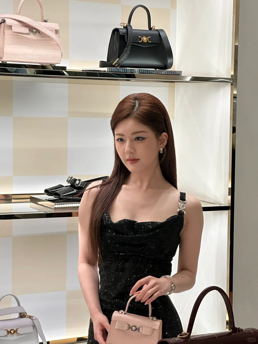 live！一起看露思
姐妹们，露思好可爱哦，真的很瘦很小一只