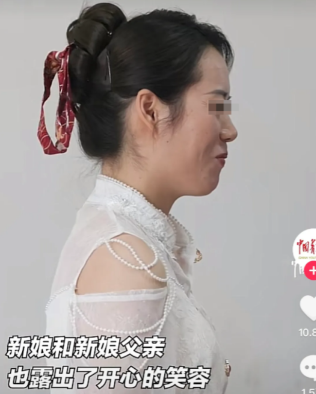“这才是彩礼真正的意义吧！”云南文山，新郎带着彩礼去新娘家订婚，然而在仪式结束后