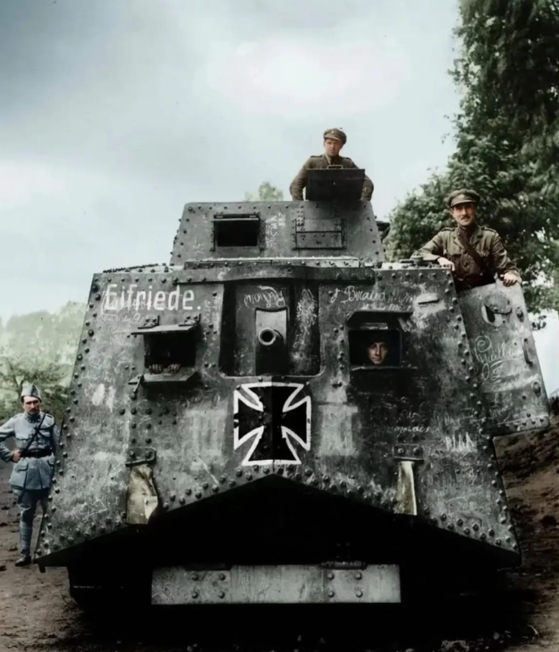 一战爆发前英法都觉得优势在我，毕竟德国空有工业，但火药原料硝石矿可没有，几个月打