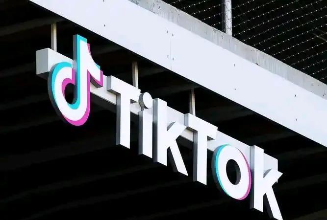 我觉得TikTok这事儿可以这么办：字节跳动不是有很多美国投资人嘛，干脆让他们把