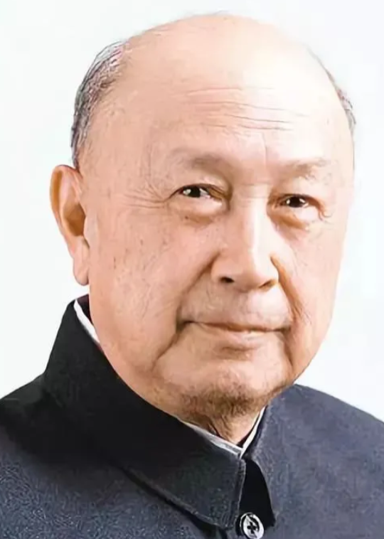 1964年，一年轻小伙怀揣着不安的心情给钱学森写了一封信，信中明确指出钱学森在论