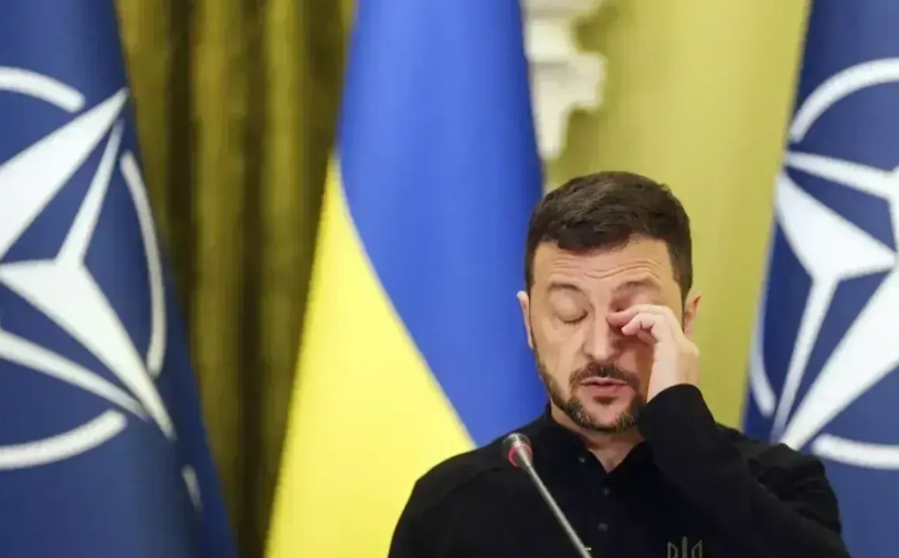 乌克兰总统泽连斯基夜思梦想地想让乌克兰加入北约，原因有以下两点：

一、乌克兰一