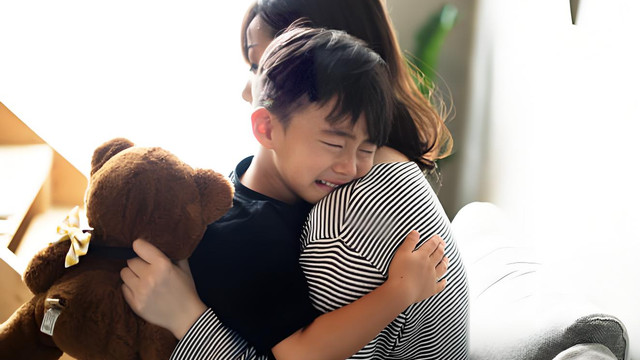 拖把塞嘴、围殴：广东残疾学生遭霸凌背后，残缺家庭的无声呐喊
