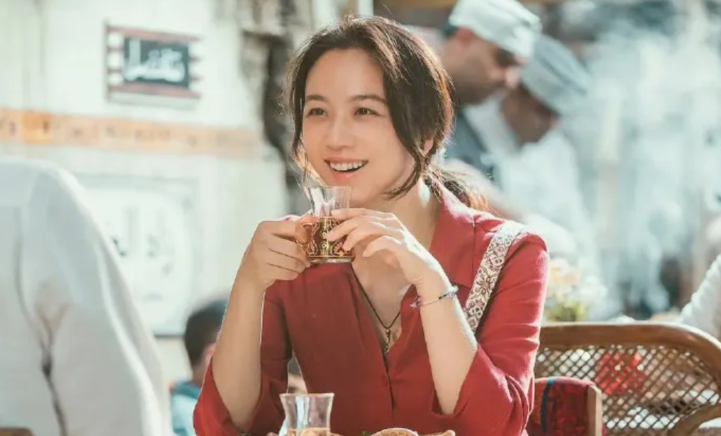 汤唯凭借《梦境》再次入围青龙奖，文艺片女王不是虚的，松弛感根本不用演。她老公金泰