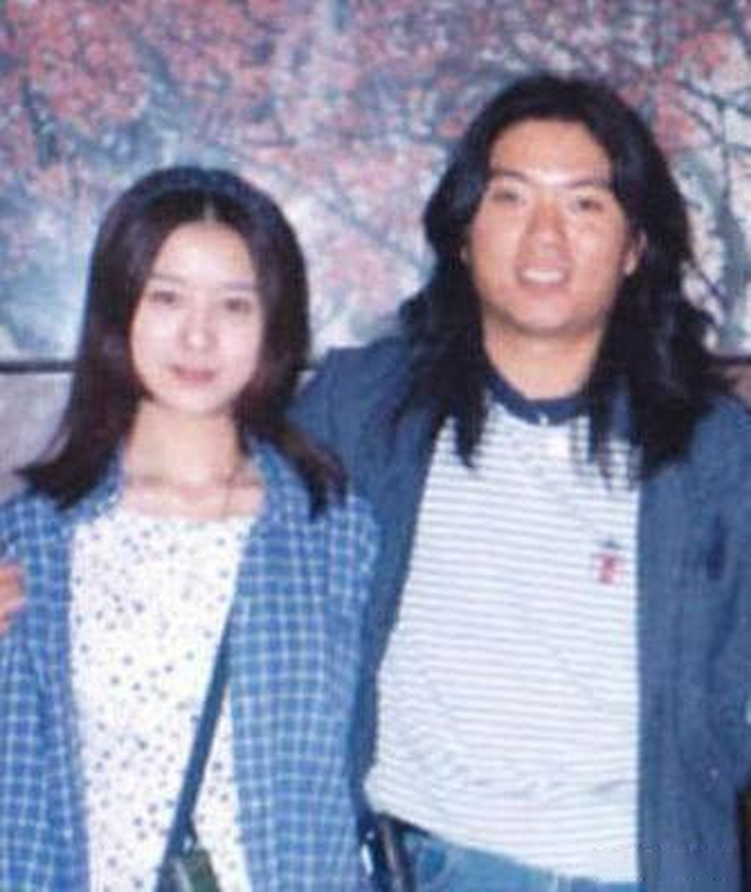 2000年9月10日，年仅27岁的歌手筠子在家上吊自杀了，死前，她曾给母亲打电话