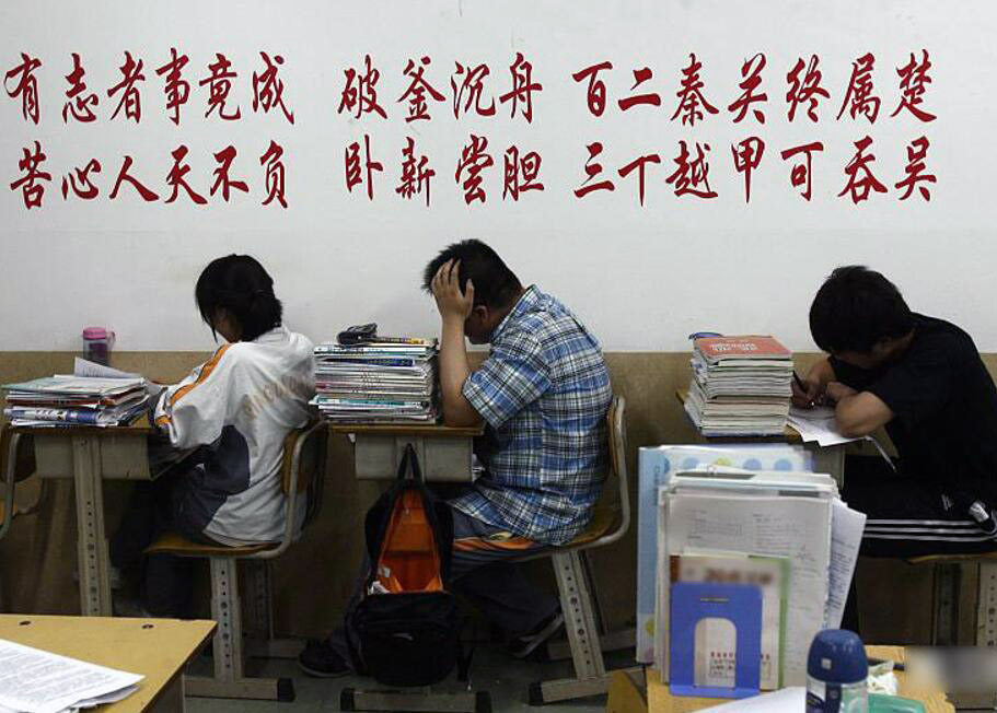最近几年不少地区都在用“带编招聘教师”的方式引进优秀人才。比如安徽某市，就用这种