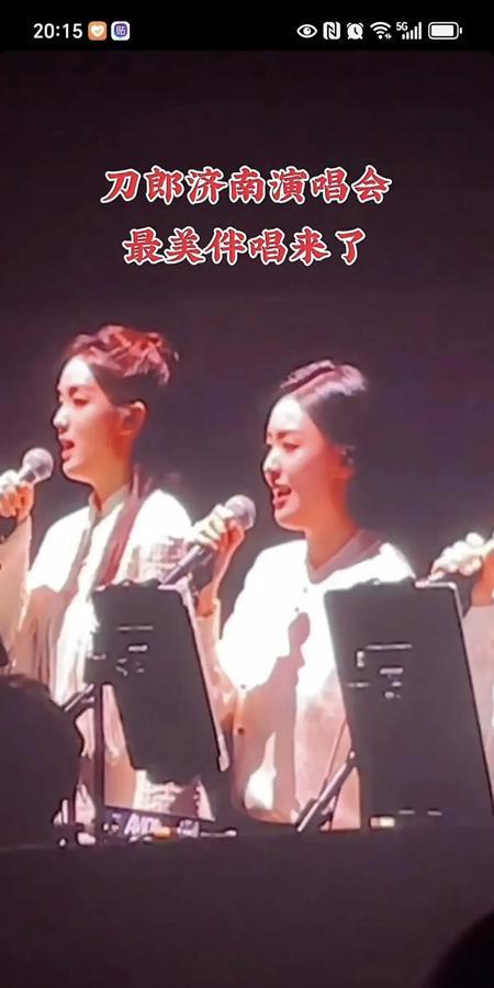 刀哥真会玩！

徐子尧给刀哥伴唱，她妈疯狂安利自家闺女！

刀哥：要不咱俩化一样