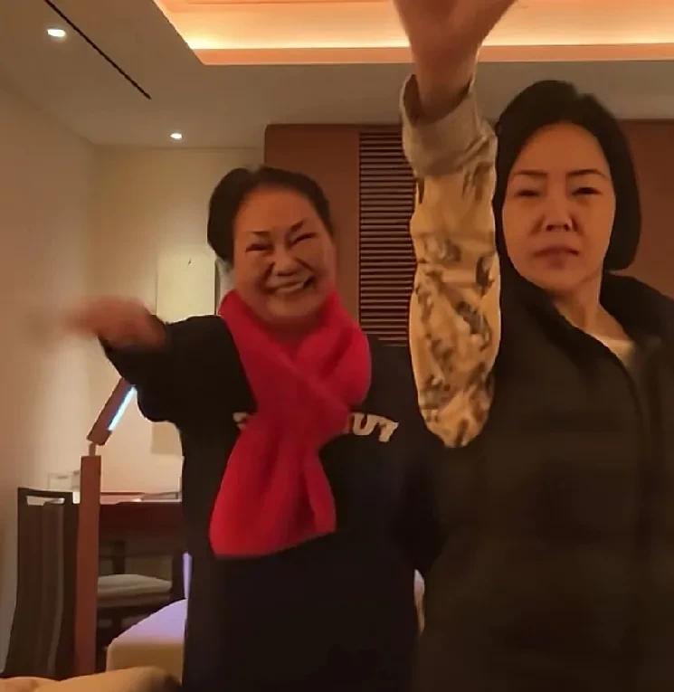 校长直播爆料大S妈，真是一针见血！

大S妈习惯了汪小菲对她大方，现在光头对她一