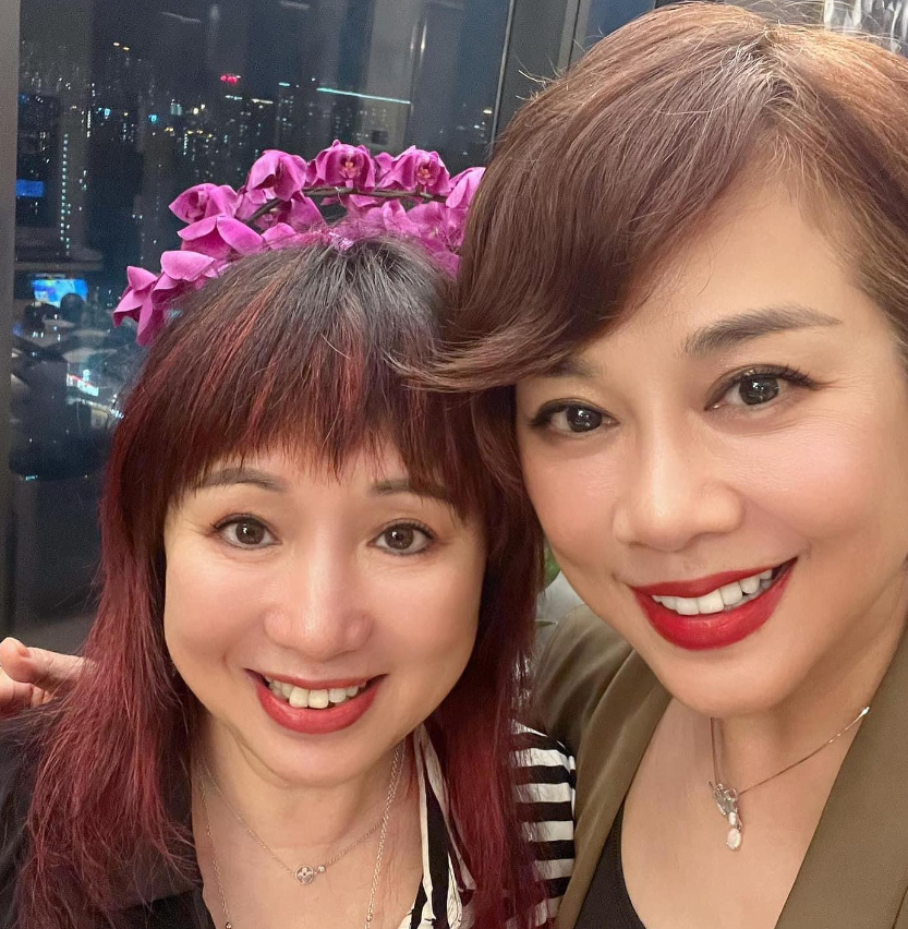 香港著名女星陈松伶的近照，她今年已经52岁，保养得还是很不错
