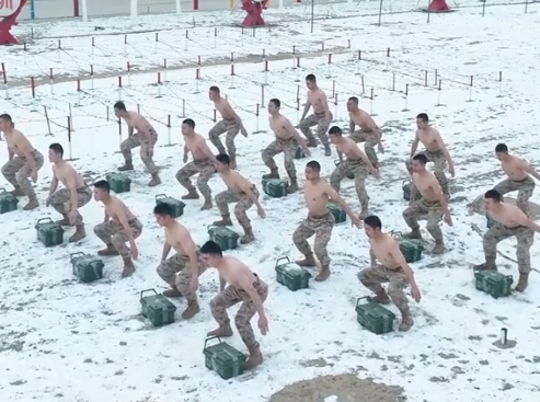 不惧风雪，中华儿女流血不流泪，向日夜坚守在边防的战士们致敬!

你们是好样的!祖