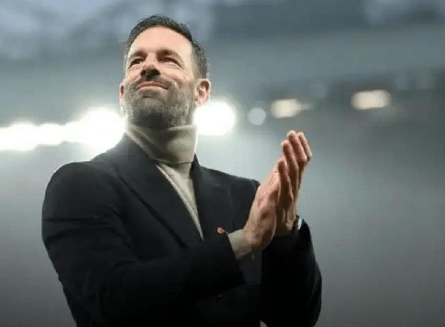 曼联教练组更新：

🔴达伦弗莱彻：留任，继续担任曼联青训、一线队之间的纽带，负