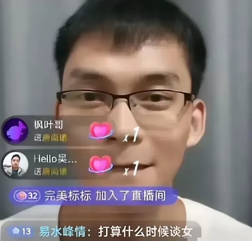 唐尚珺直播说了些心里话。他说上大学要做三件事。虽然有点无奈，但他还是很执着。

