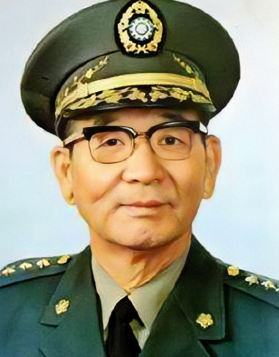 淮海战役爆发的时候，相比于杜聿明、黄百韬、刘峙等人，胡琏更适合做前线指挥，然而老