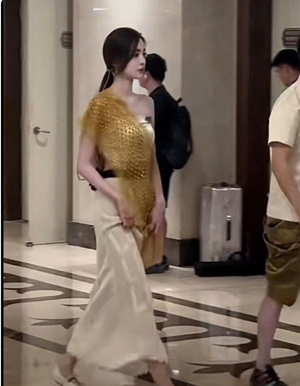 娜扎真的很美呐

娜扎无论是精致的五官还是灵动的眼神，都散发着一种独特的魅力，让