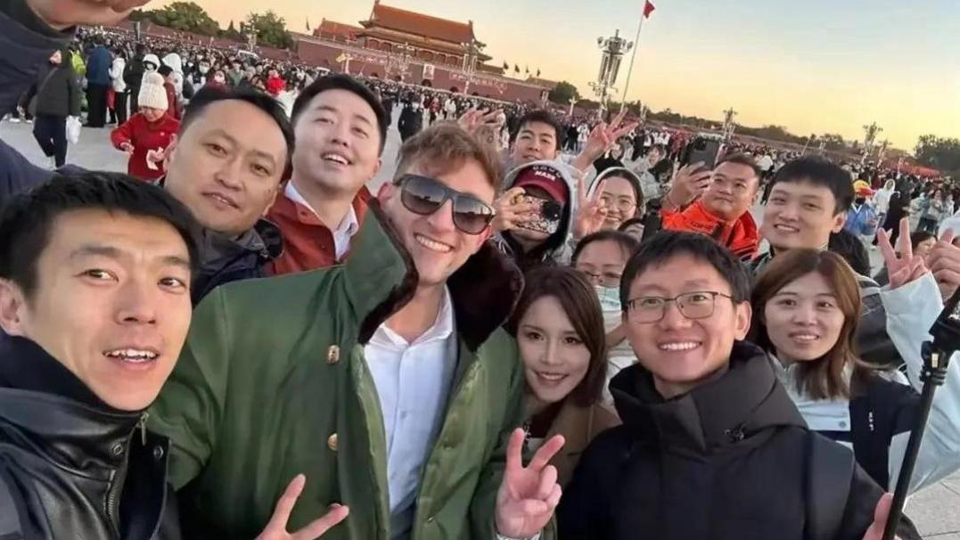 美国谎言被埃文凯尔戳穿，真相只存在于东方