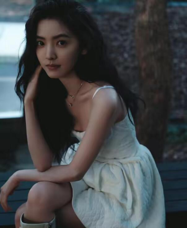 “人间尤物”章若楠，美炸啦！