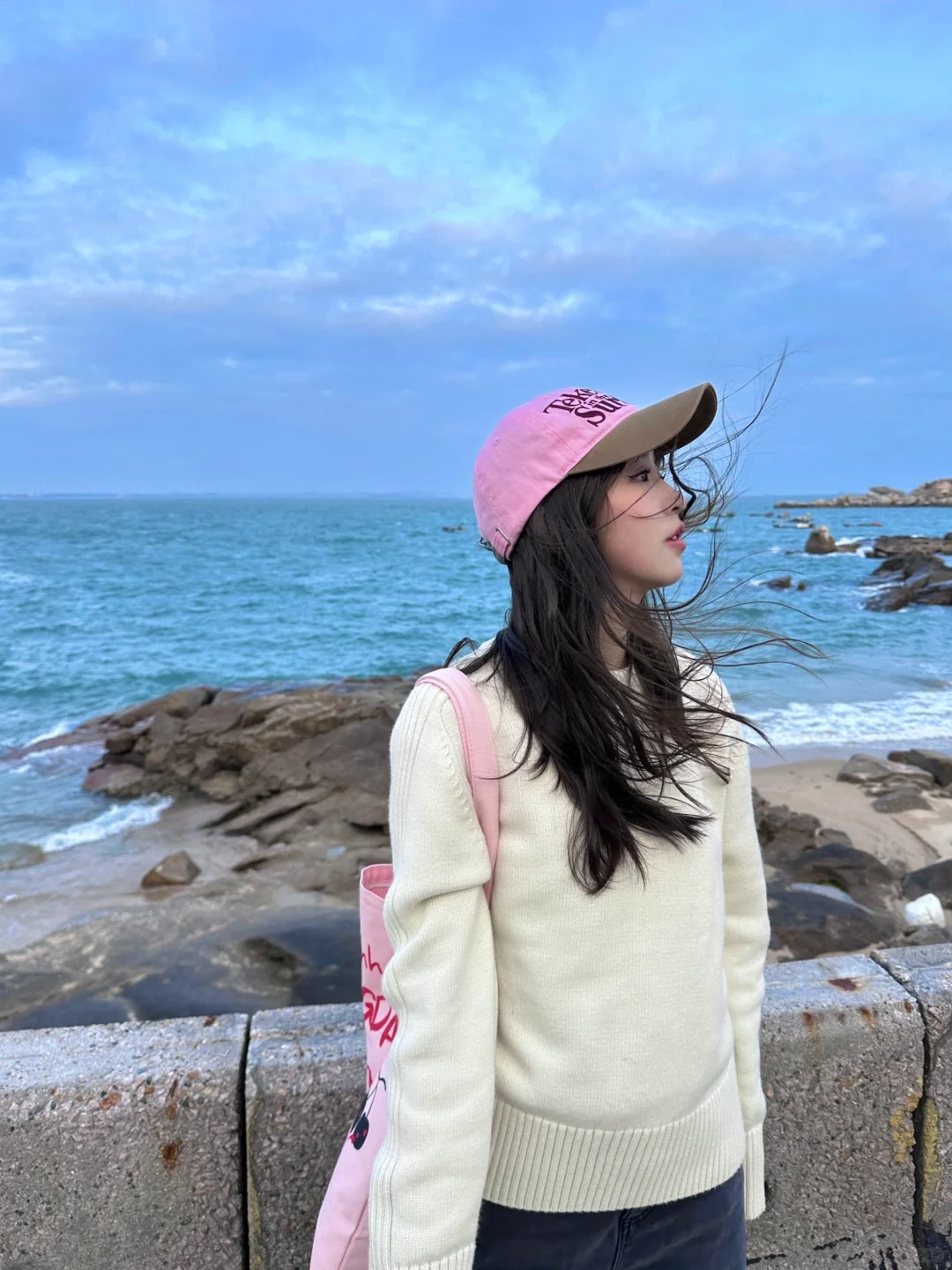 不愧是国产济州岛
来泉州看海咯 海边咖啡馆不要太舒服
就算是阴天海也真蓝啊#海边