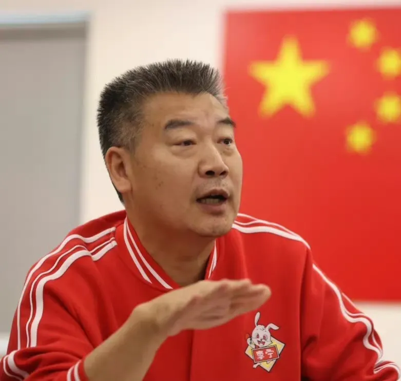 大家发现没，今天出来接受采访的是总教练李隼，而不是马琳和王皓，这说明了3个事实：