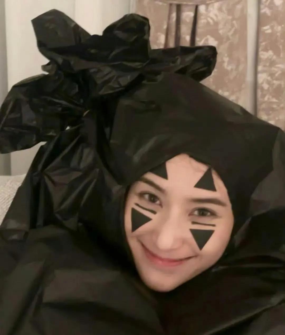 何超莲虽然是大名鼎鼎的豪门千金，不过私下里还像一个充满童稚的小朋友，想法天真浪漫