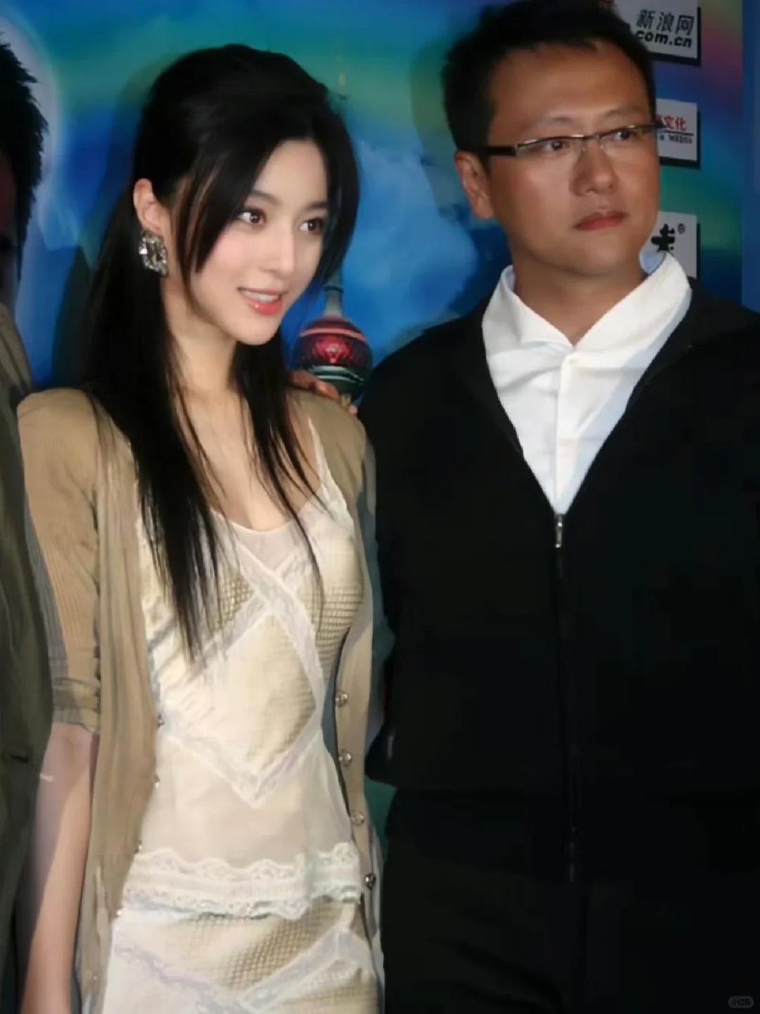 漂亮的像个洋娃娃…
跟旁边人像两个图层
好漂亮，亮晶晶～