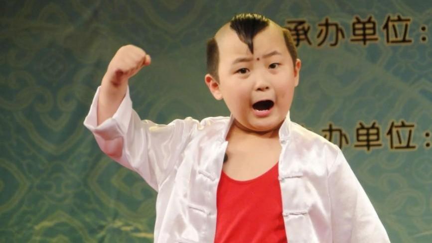 6岁上春晚8岁就去世，被父母“吸干血”的邓鸣贺，悲剧谁来买单？