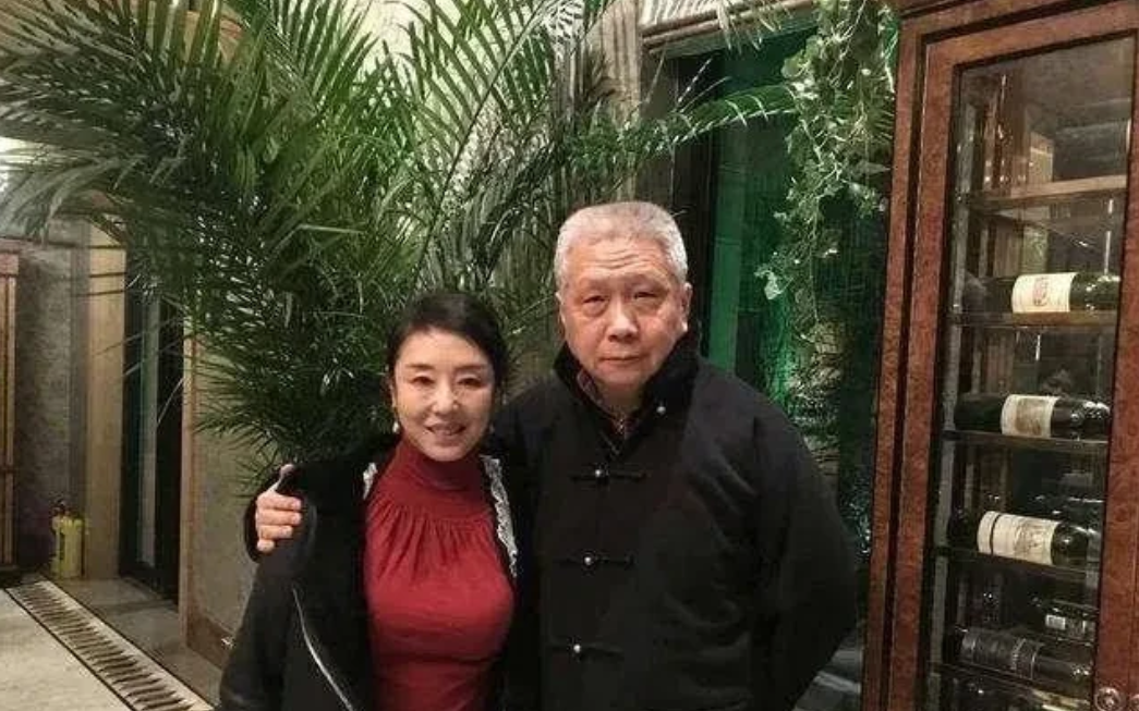 马未都在北京的观复博物馆除了卖80块钱的门票之外，还有其它赚钱的地方，那就是每个