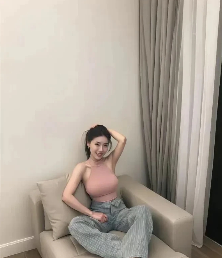 两个姐姐都是85年的，你喜欢哪款？
