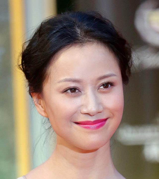 【知名女演员倪虹洁沦落到拍短剧了？】
哎，看到这个，真是让人忍不住想叹气。倪虹洁